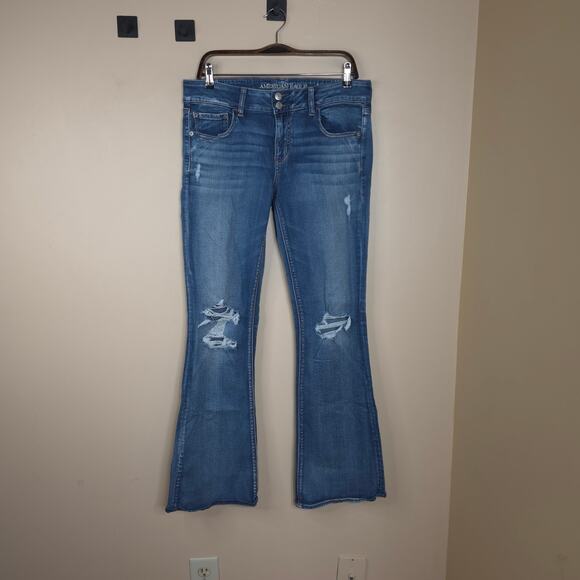 American Eagle Medium Wash Distressed Artist Flare Size 14L - Picture 1 of 11